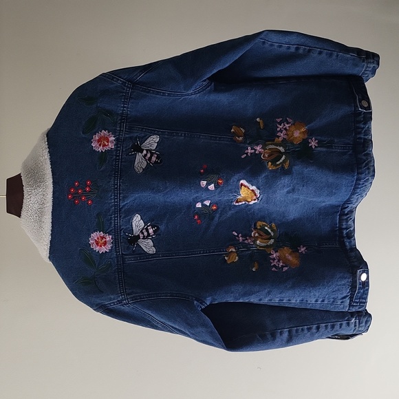 Bagatelle Sherpa Lined Denim Jacket with Floral, Avian and Feline Embroi… - Picture 10 of 16